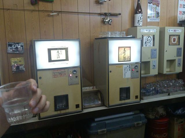 お酒の自販機、１００円